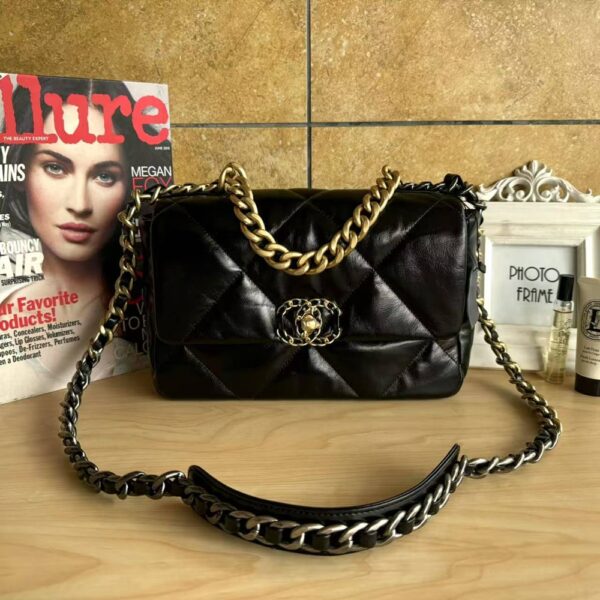 Luxury Women 19 Shiny Crinkle Calfskin Flap Bag G1160 Black